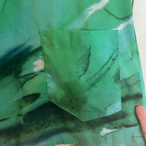 The Limited. Green abstract top. Size medium.  Great condition. Pocket detail - Picture 2 of 4